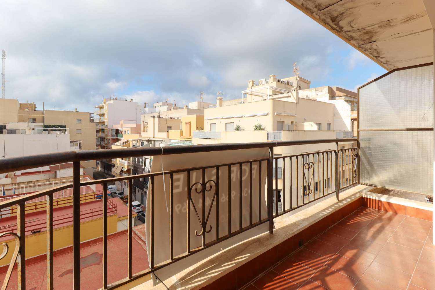 APARTMENT WITH SEA VIEWS 300 METERS FROM PLAYA DEL CURA IN TORREVIEJA