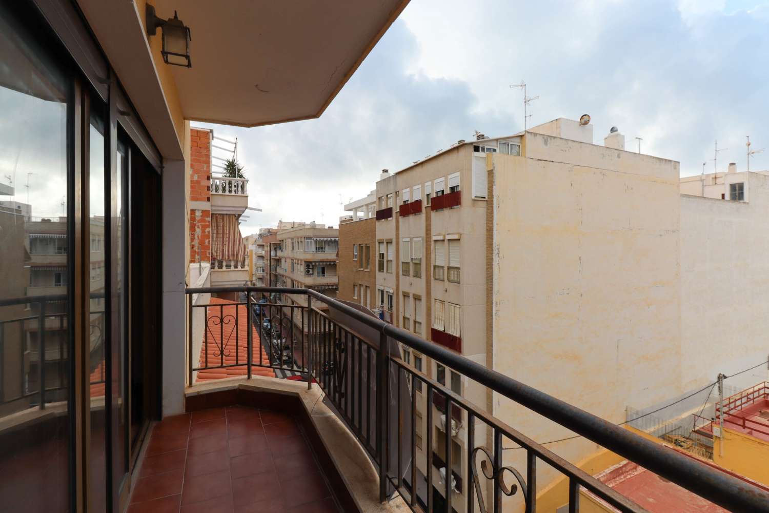 APPARTEMENT AVEC VUE SUR LA MER À 300 MÈTRES DE PLAYA DEL CURA À TORREVIEJA