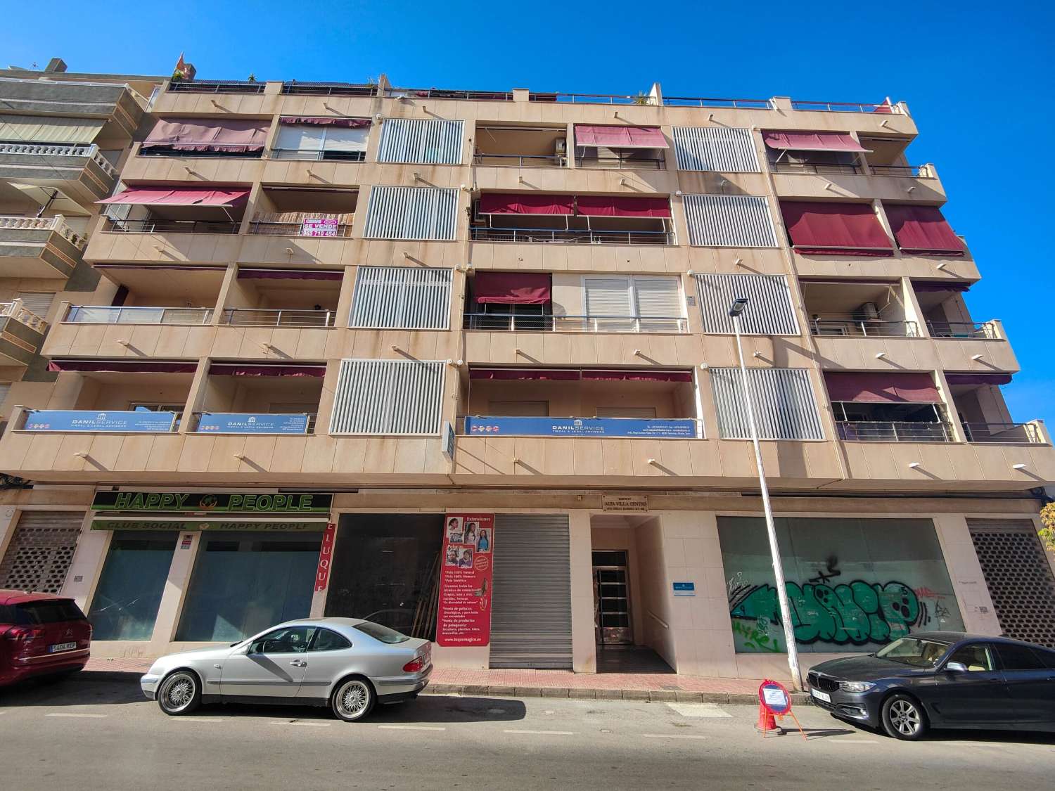 EXCLUSIVE REFURBISHED LUXURY APARTMENT IN THE CENTRE OF TORREVIEJA WITH GARAGE AND STORAGE ROOM