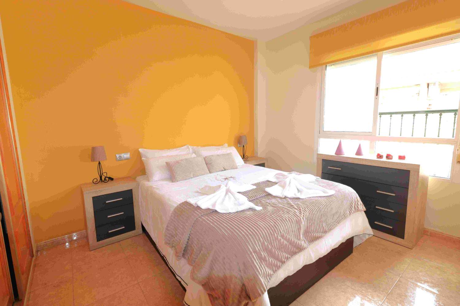 SPACIOUS CENTRAL APARTMENT IN TORREVIEJA WITH 3 BEDROOMS, TERRACE AND OPTION TO GARAGE