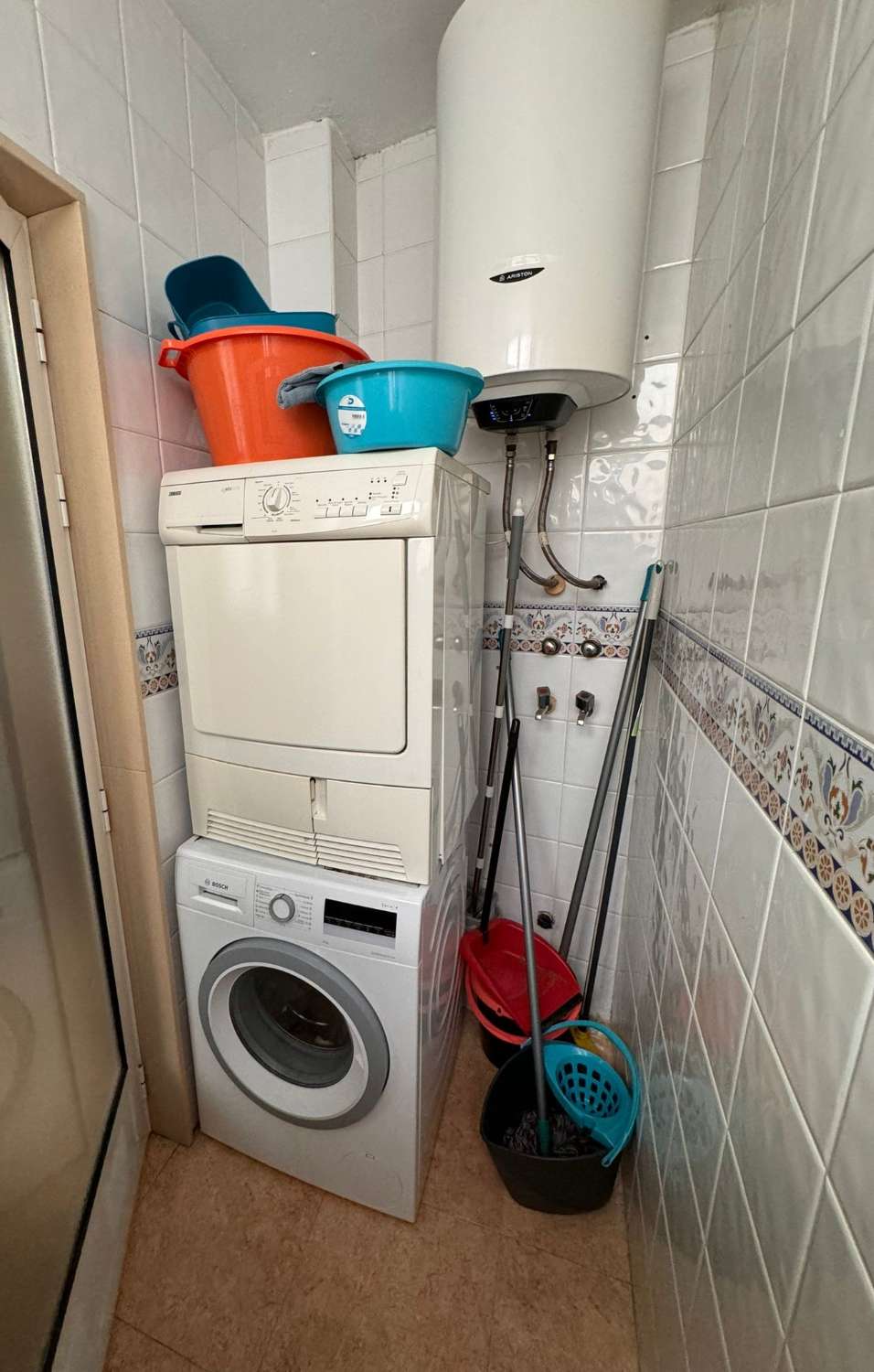 GERÄUMIGE ZENTRALE WOHNUNG IN TORREVIEJA MIT 3 SCHLAFZIMMERN, TERRASSE UND OPTION ZUR GARAGE