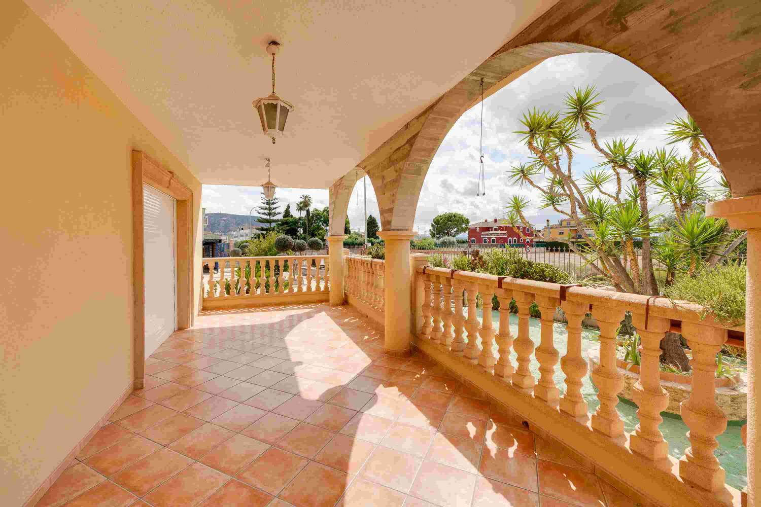 VILLA INDIVIDUELLE DE LUXE EXCLUSIVE À ORIHUELA AVEC UN GRAND TERRAIN ET UNE INTIMITÉ TOTALE