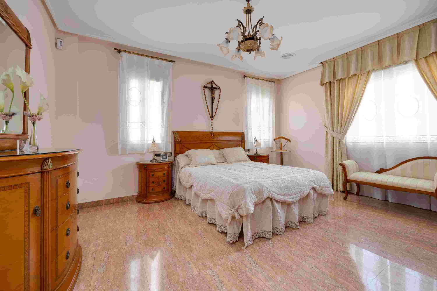 EXCLUSIVE LUXURY DETACHED VILLA IN ORIHUELA WITH LARGE PLOT AND TOTAL PRIVACY