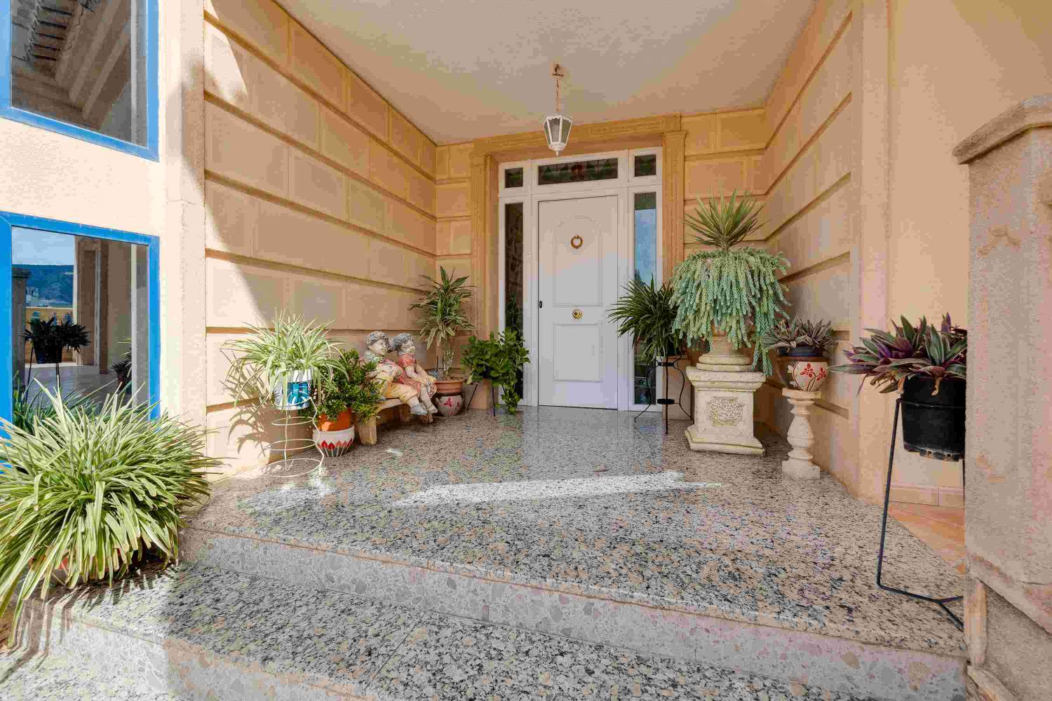 EXKLUSIVE LUXURIÖSE FREISTEHENDE VILLA IN ORIHUELA MIT GROSSEM GRUNDSTÜCK UND ABSOLUTER PRIVATSPHÄRE