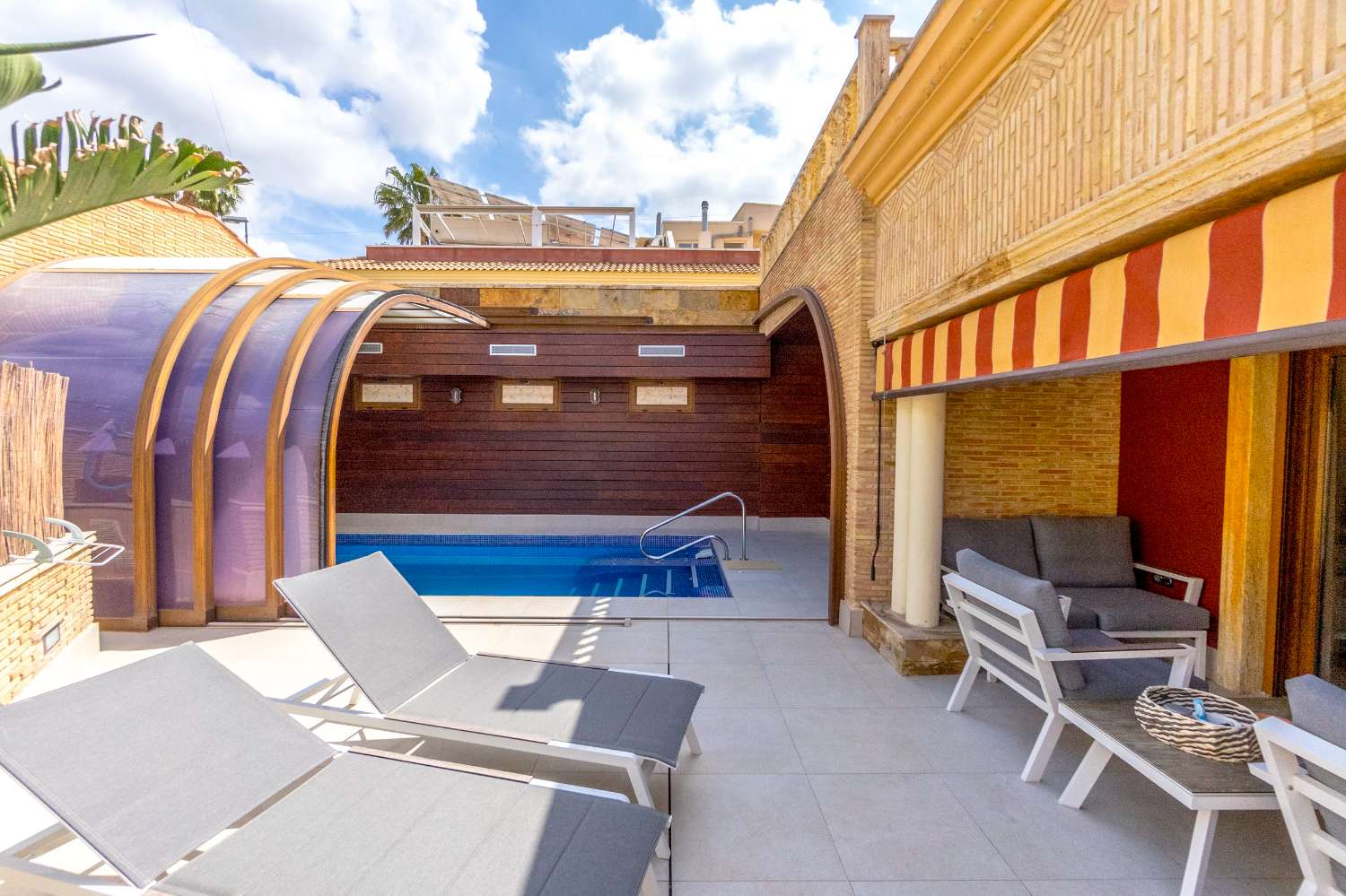 LUXUSVILLA MIT BEHEIZTEM POOL, FITNESSRAUM UND SAUNA IN ORIHUELA