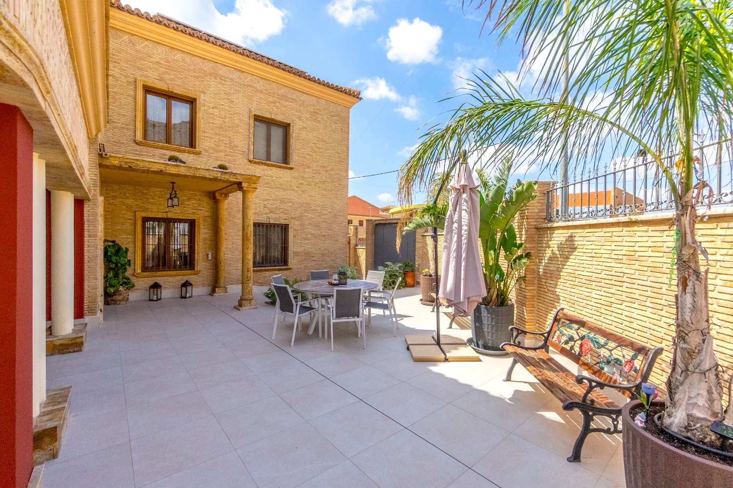 LUXURY VILLA WITH HEATED POOL, GYM AND SAUNA IN ORIHUELA