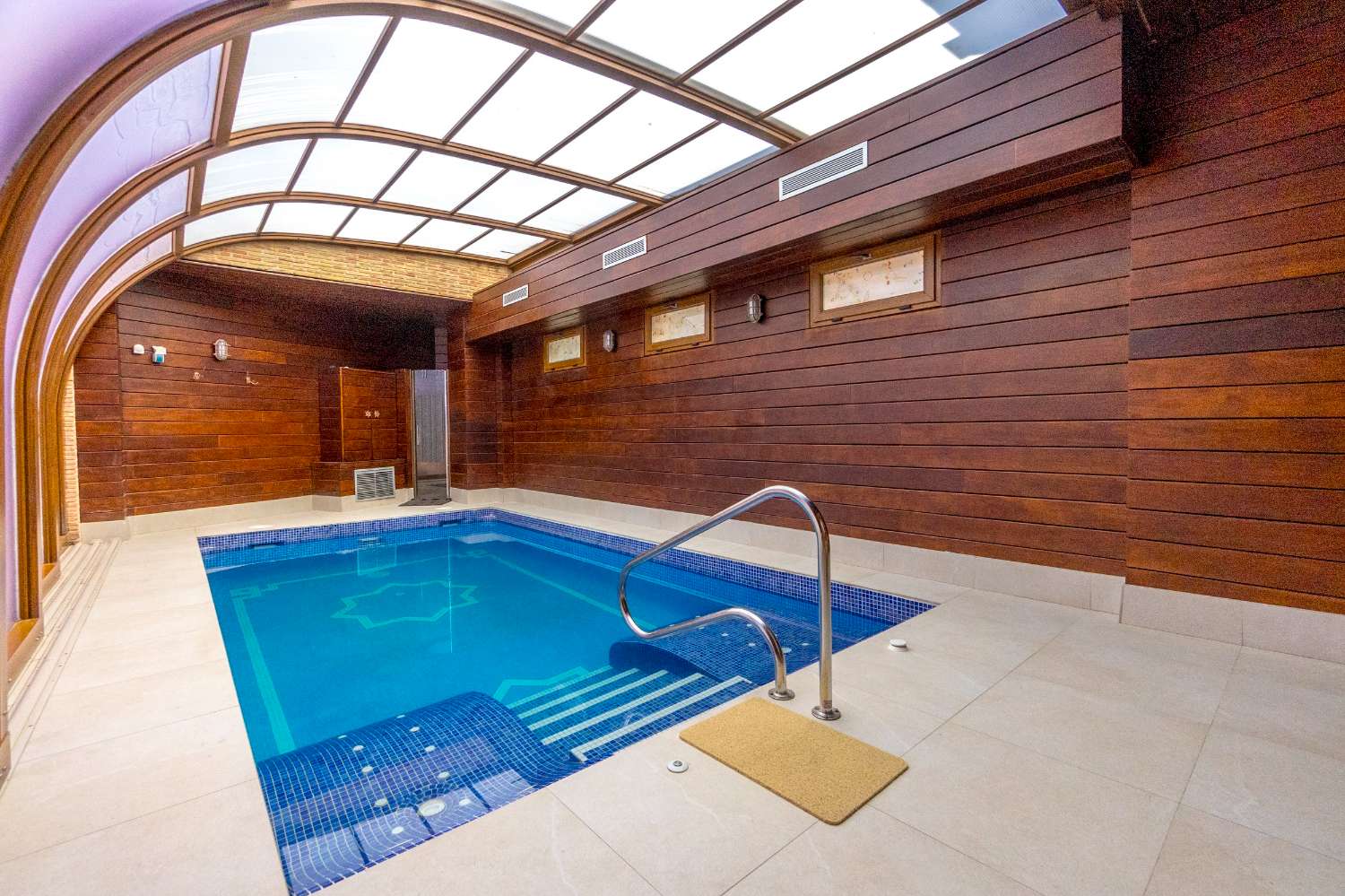 VILLA DE LUJO CON PISCINA CLIMATIZADA, GIMNASIO Y SAUNA EN ORIHUELA