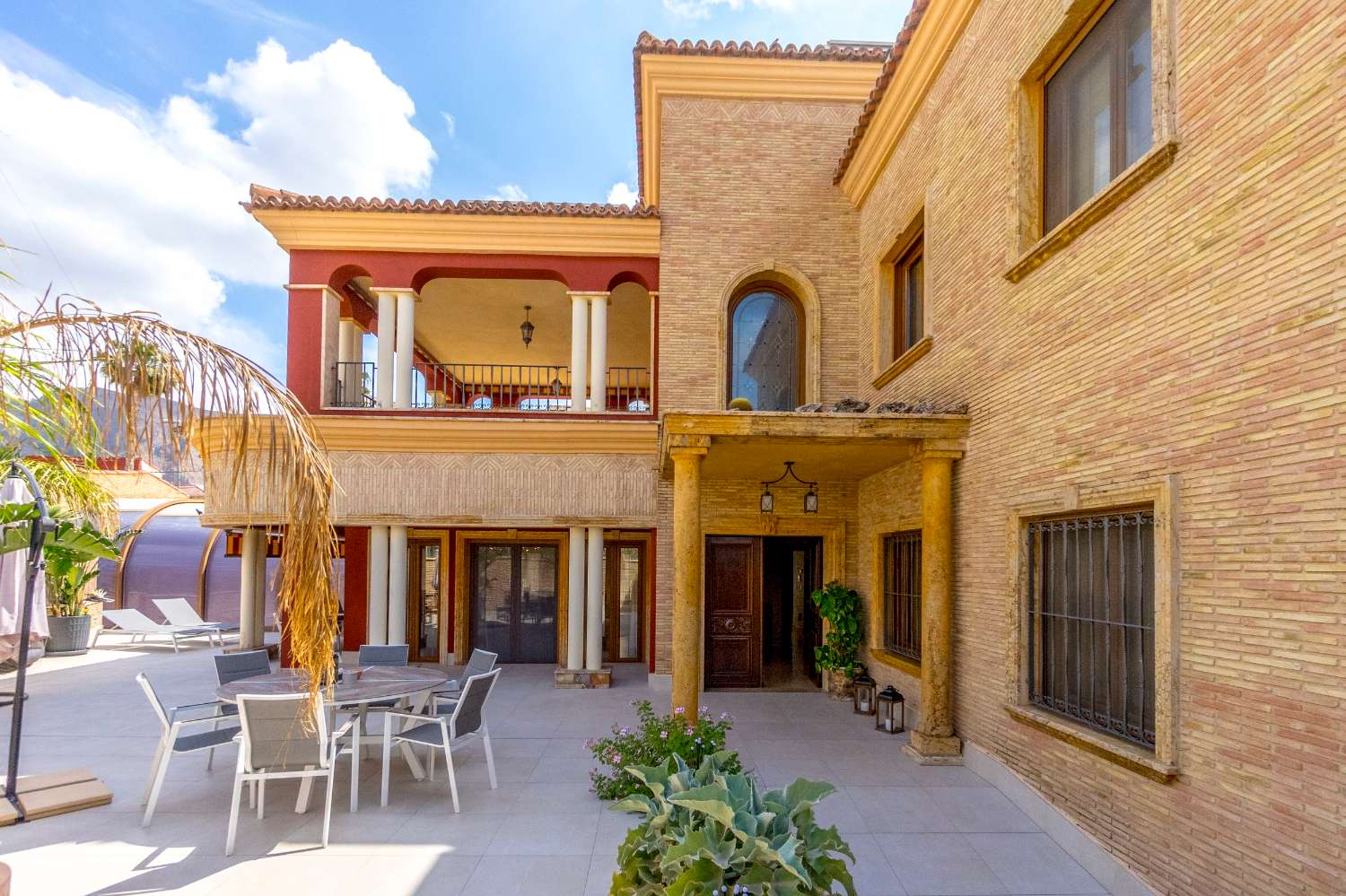 VILLA DE LUJO CON PISCINA CLIMATIZADA, GIMNASIO Y SAUNA EN ORIHUELA