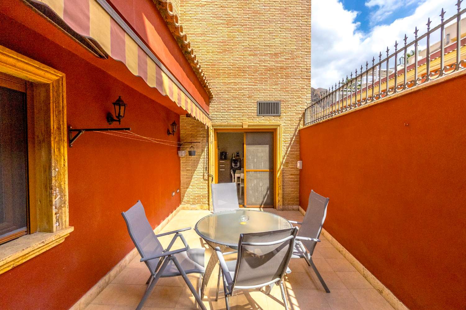 VILLA DE LUXE AVEC PISCINE CHAUFFÉE, SALLE DE SPORT ET SAUNA À ORIHUELA