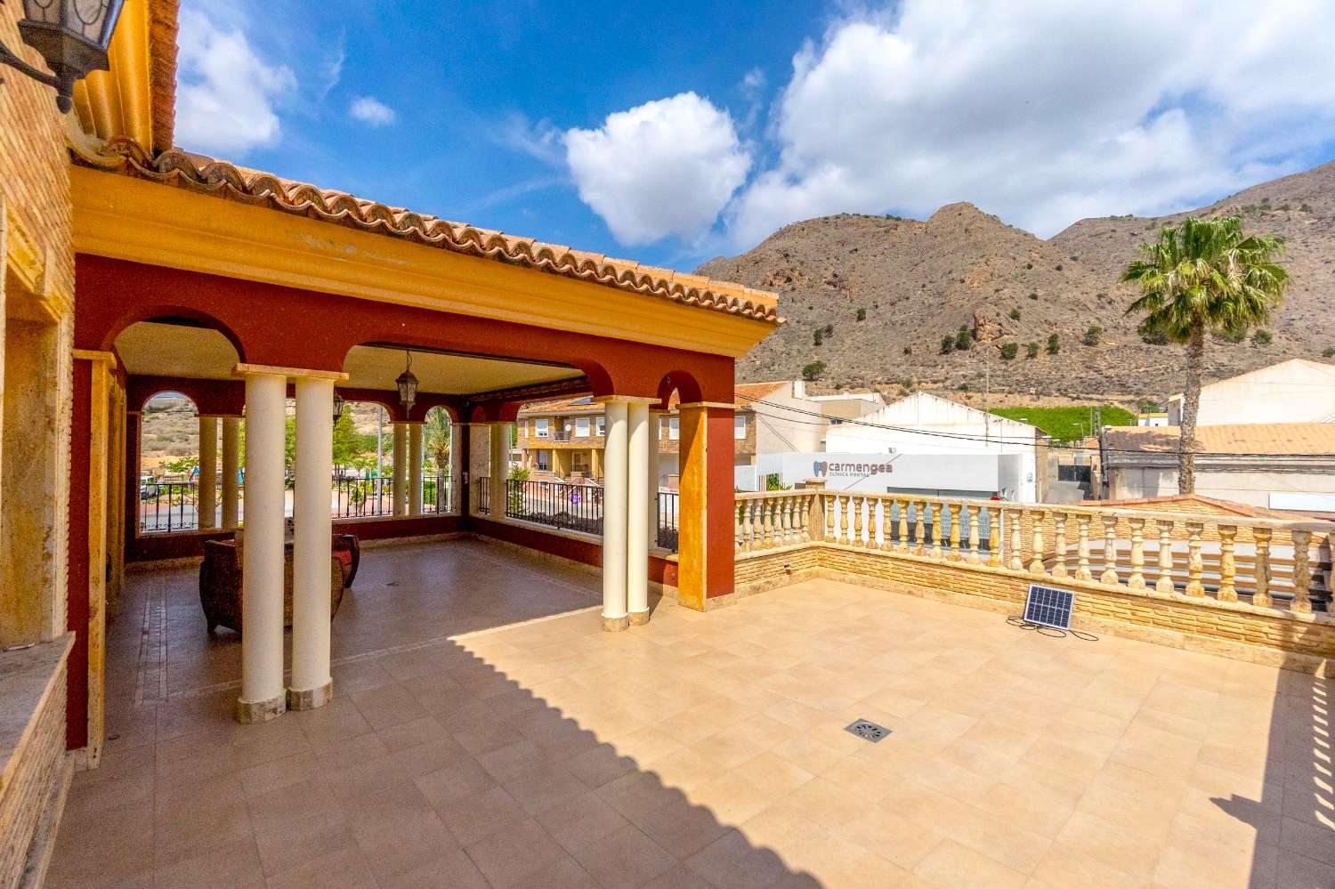 VILLA DE LUJO CON PISCINA CLIMATIZADA, GIMNASIO Y SAUNA EN ORIHUELA