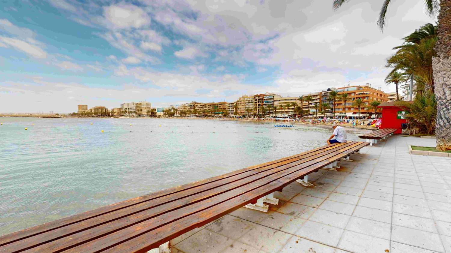 WOHNUNG AM STRAND MIT MEERBLICK UND GARAGE IN DER PRESTIGETRÄCHTIGEN PLAYA DEL CURA