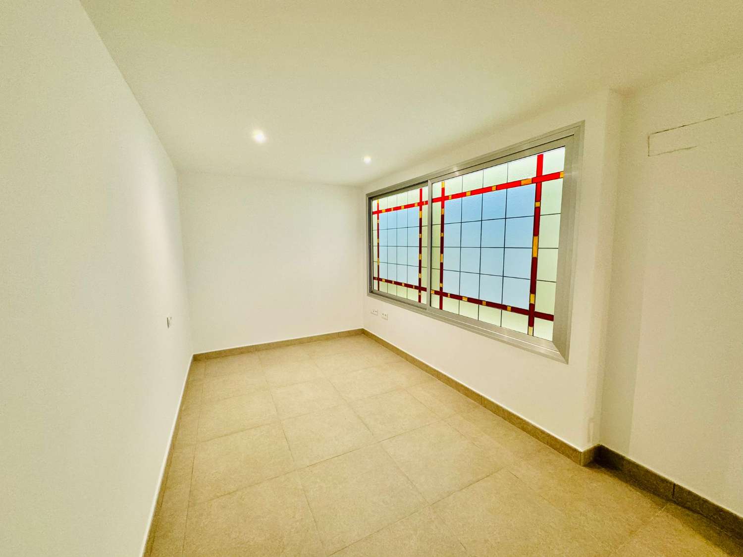 SPECTACULAR BRAND NEW APARTMENT IN GUARDAMAR DEL SEGURA JUST 300M FROM THE BEACH!