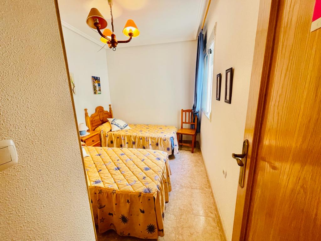 OKOUZLUJÍCÍ PENTHOUSE 200 M OD PLAYA DEL CURA V TORREVIEJA, SVĚTLÝ A S NÁDHERNÝM VÝHLEDEM!