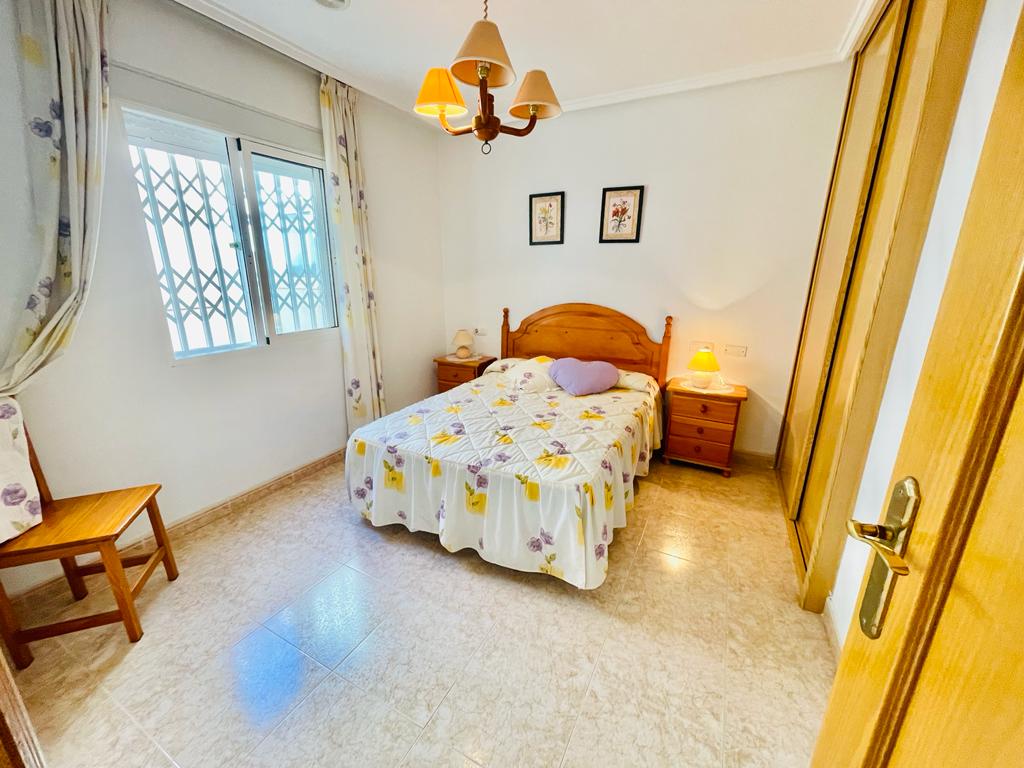 OKOUZLUJÍCÍ PENTHOUSE 200 M OD PLAYA DEL CURA V TORREVIEJA, SVĚTLÝ A S NÁDHERNÝM VÝHLEDEM!