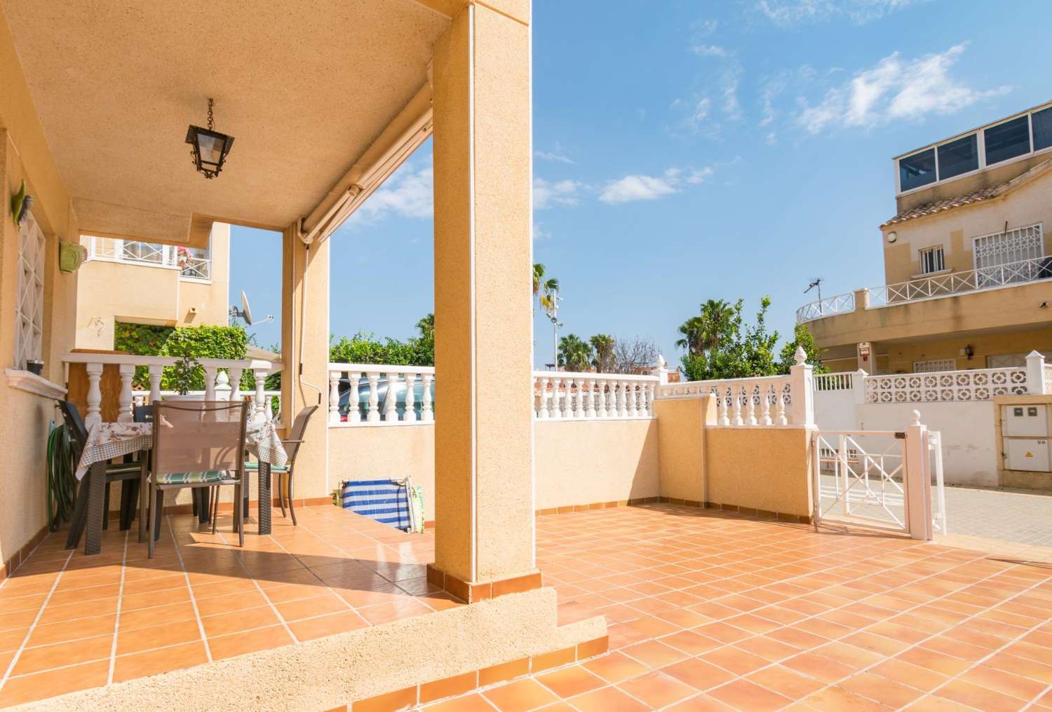 UNMISSABLE OPPORTUNITY IN TORREVIEJA! GROUND FLOOR BUNGALOW WITH GARDEN AND POOL IN QUIET URBANIZATION