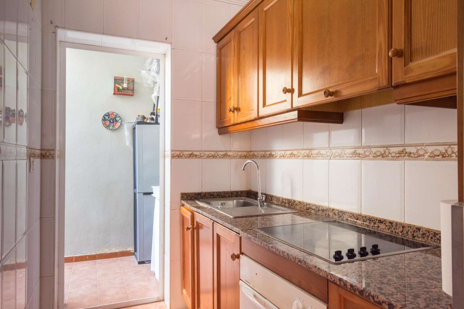 ¡OPORTUNIDAD IMPERDIBLE EN TORREVIEJA! BUNGALOW EN PLANTA BAJA CON JARDÍN Y PISCINA EN URBANIZACIÓN TRANQUILA