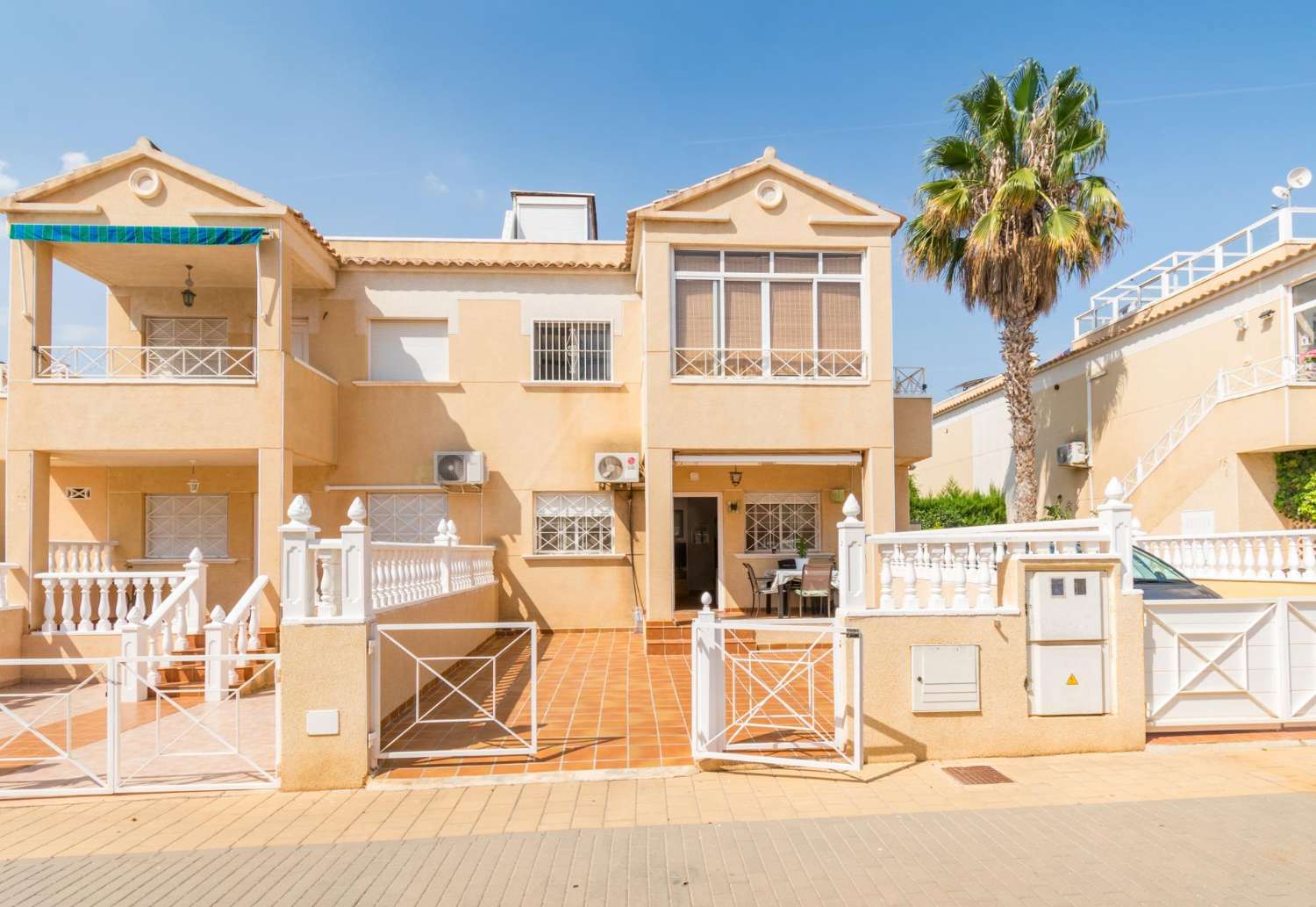 OCCASIONE IMPERDIBILE A TORREVIEJA! BUNGALOW AL PIANO TERRA CON GIARDINO E PISCINA IN TRANQUILLA URBANIZZAZIONE