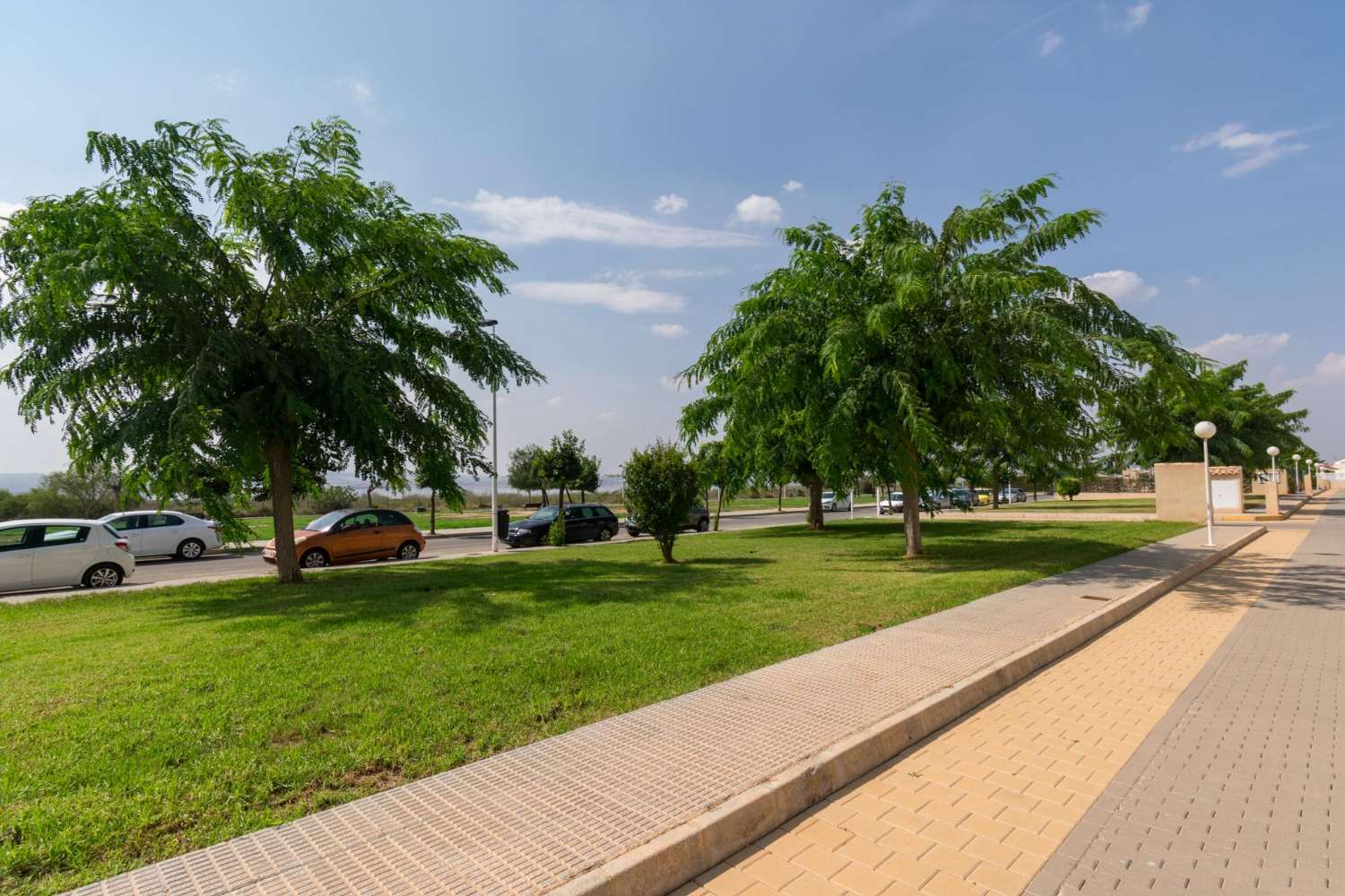 OPPORTUNITÉ À NE PAS MANQUER À TORREVIEJA ! BUNGALOW AU REZ-DE-CHAUSSÉE AVEC JARDIN ET PISCINE DANS UNE URBANISATION CALME