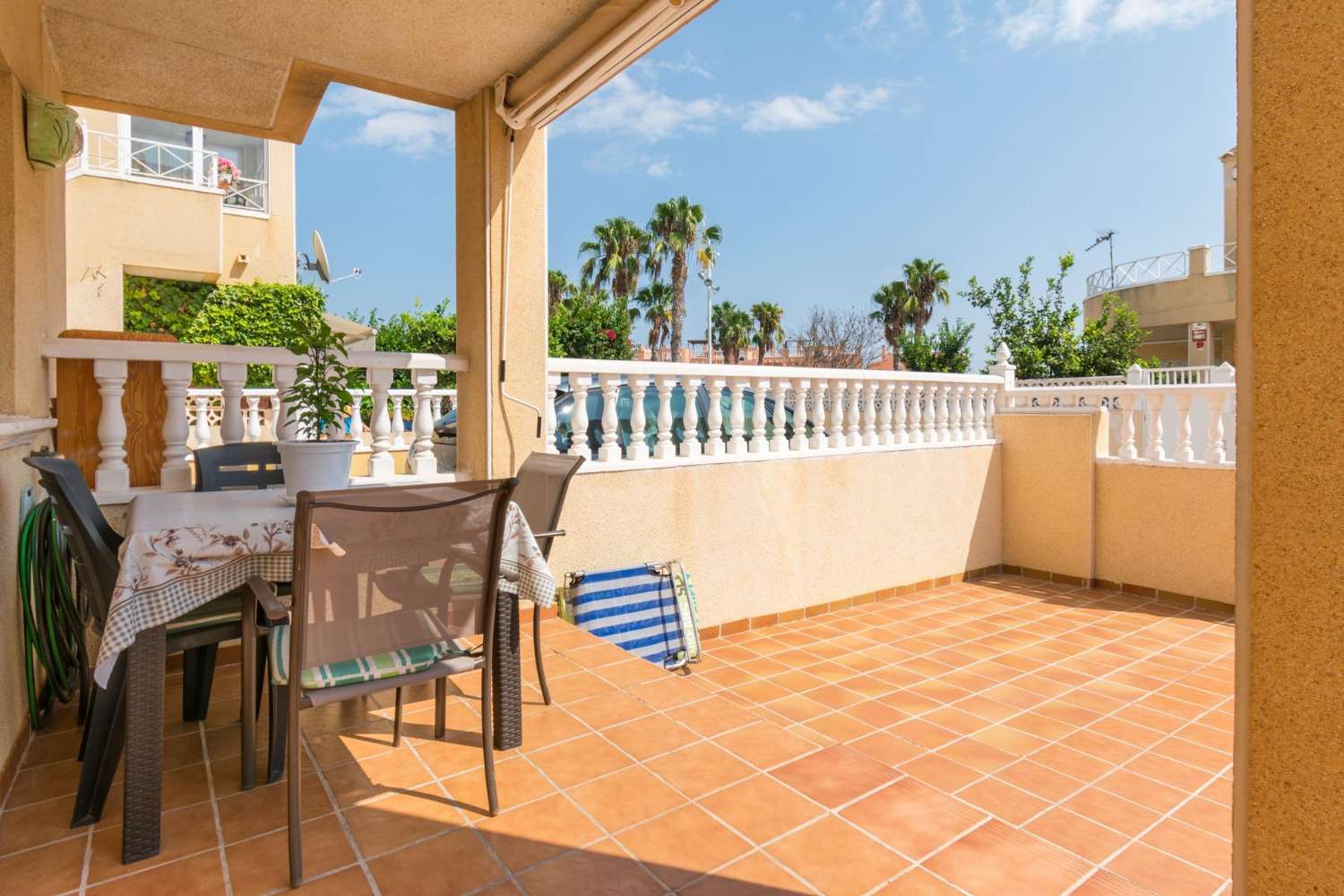 UNMISSABLE OPPORTUNITY IN TORREVIEJA! GROUND FLOOR BUNGALOW WITH GARDEN AND POOL IN QUIET URBANIZATION