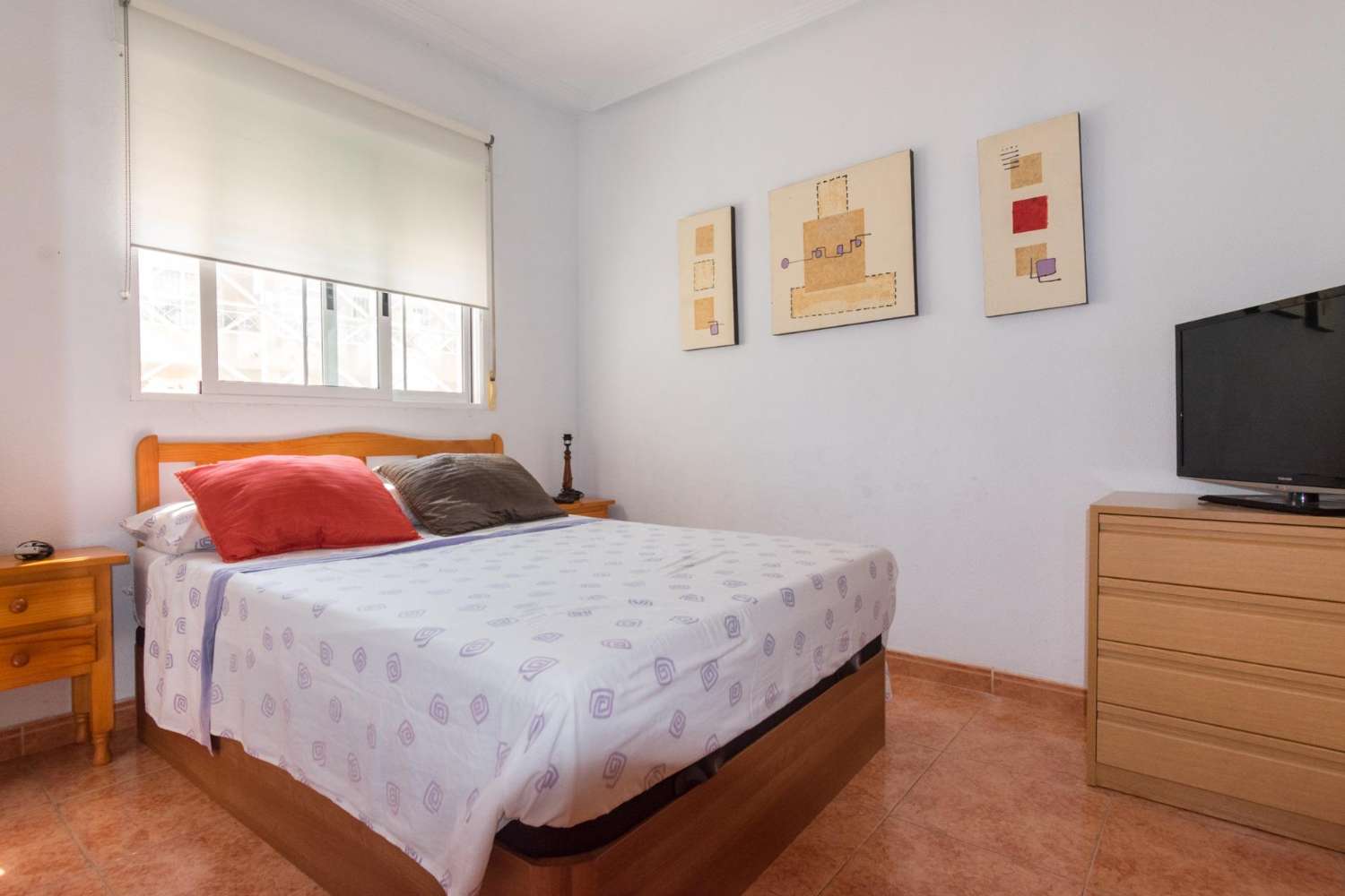 OPPORTUNITÉ À NE PAS MANQUER À TORREVIEJA ! BUNGALOW AU REZ-DE-CHAUSSÉE AVEC JARDIN ET PISCINE DANS UNE URBANISATION CALME