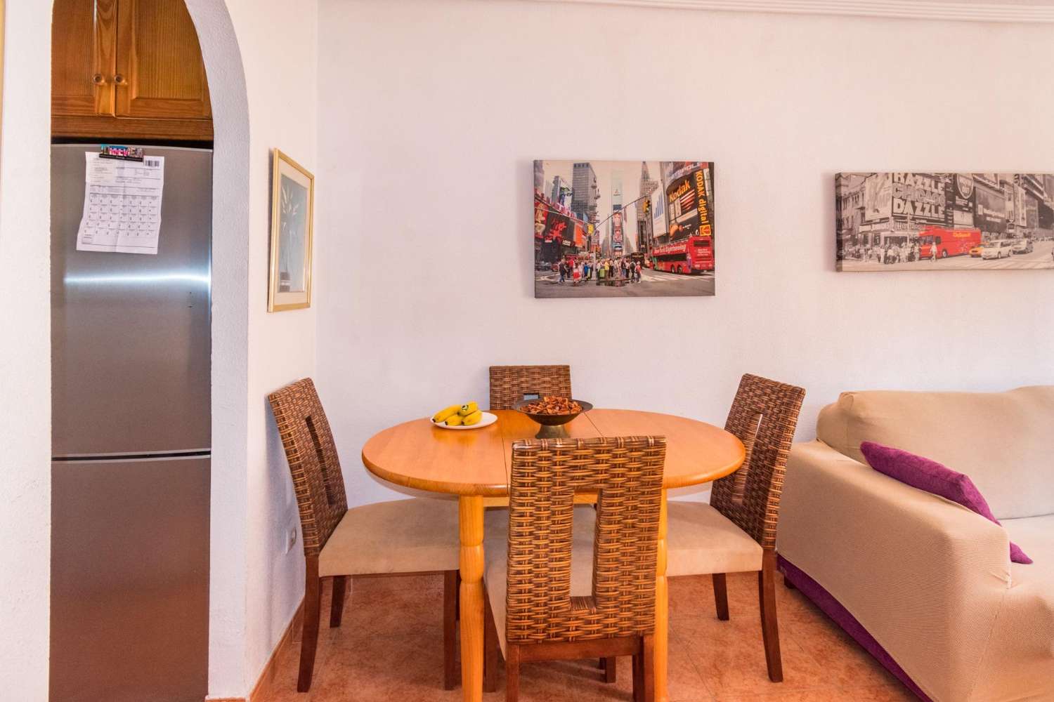 ¡OPORTUNIDAD IMPERDIBLE EN TORREVIEJA! BUNGALOW EN PLANTA BAJA CON JARDÍN Y PISCINA EN URBANIZACIÓN TRANQUILA