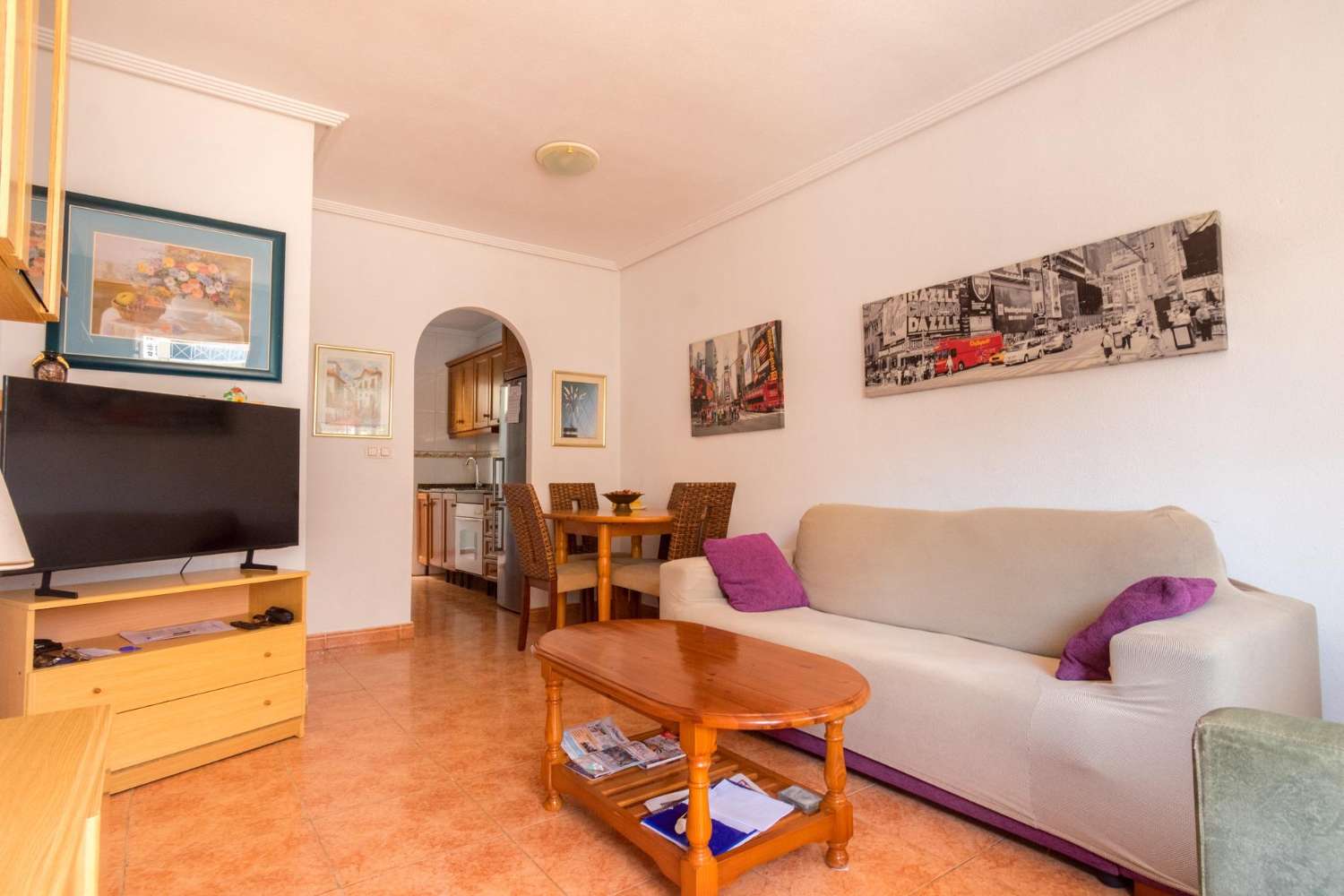 OPPORTUNITÉ À NE PAS MANQUER À TORREVIEJA ! BUNGALOW AU REZ-DE-CHAUSSÉE AVEC JARDIN ET PISCINE DANS UNE URBANISATION CALME