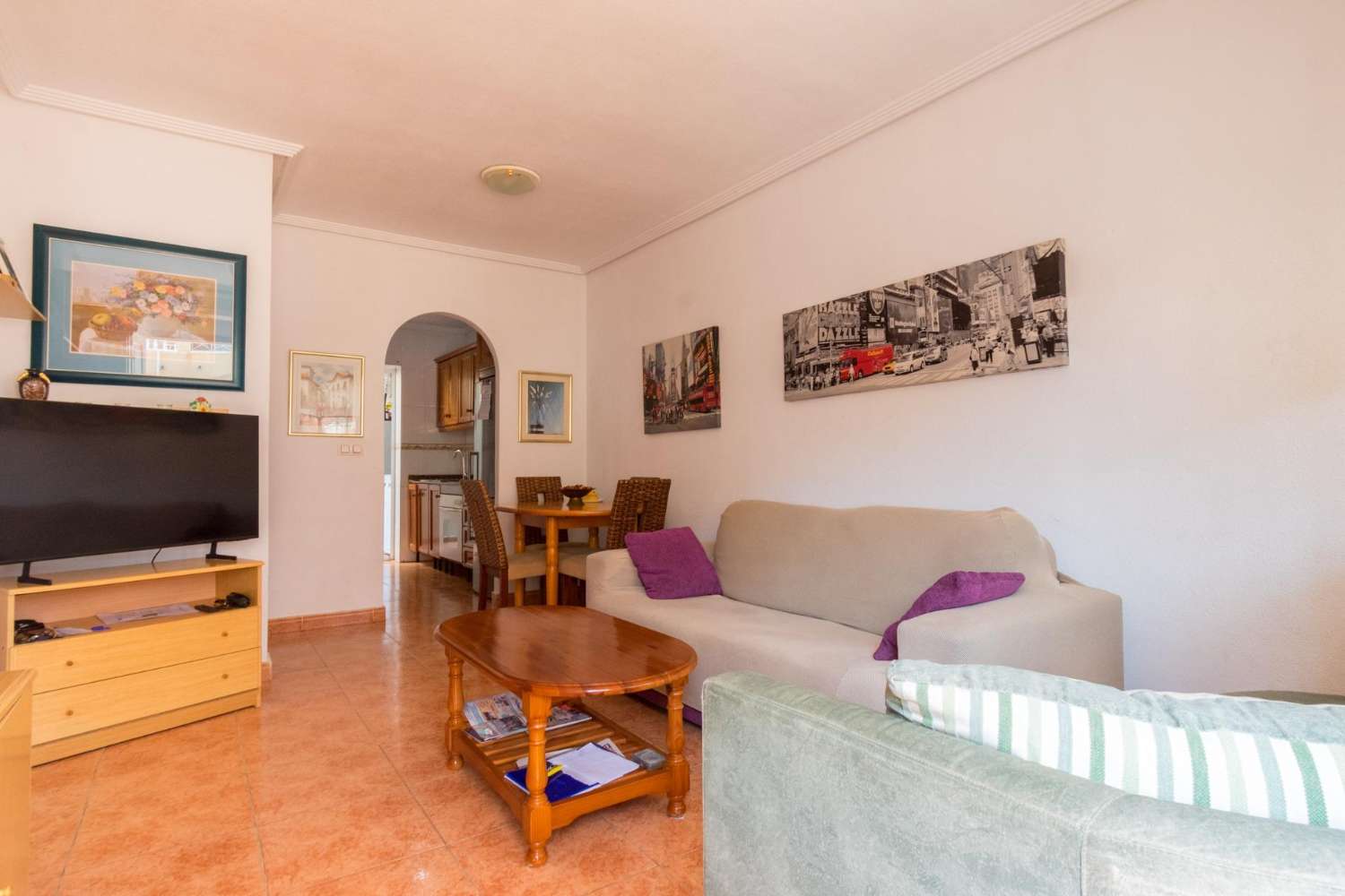 ¡OPORTUNIDAD IMPERDIBLE EN TORREVIEJA! BUNGALOW EN PLANTA BAJA CON JARDÍN Y PISCINA EN URBANIZACIÓN TRANQUILA