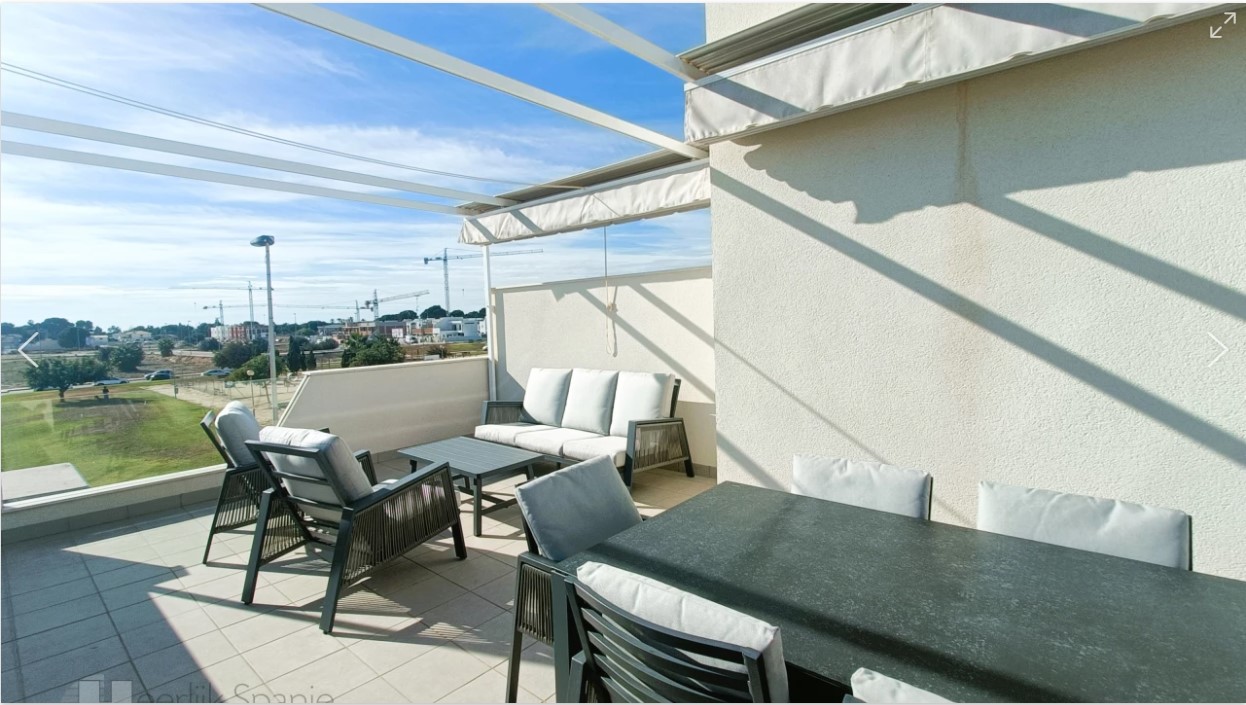 MAISON D’ANGLE ORIENTÉE SUD À 500 M DE LA PLAGE AVEC PISCINE CHAUFFÉE ET GRANDE TERRASSE SUR LE TOIT À SANTIAGO DE LA RIBERA