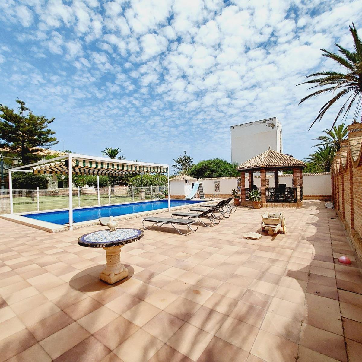 ESCLUSIVA VILLA INDIPENDENTE A 100 METRI DAL MARE A CABO ROIG CON UN TERRENO DI 1.500 m² E PISCINA PRIVATA