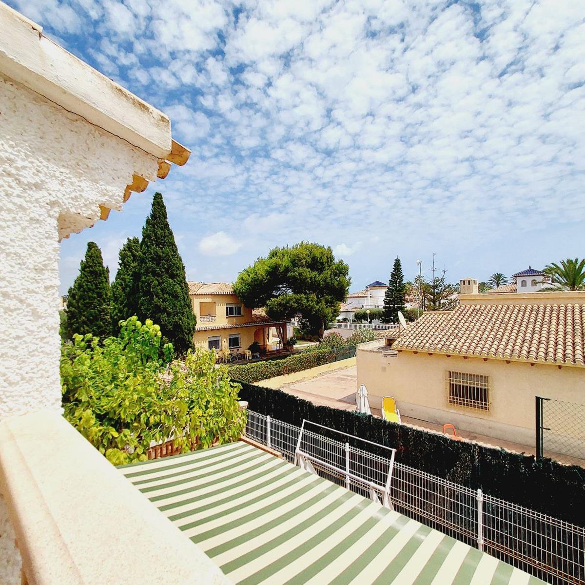 EXCLUSIVE DETACHED VILLA 100 METERS FROM THE SEA IN CABO ROIG WITH A PLOT OF 1,500 m² AND PRIVATE POOL