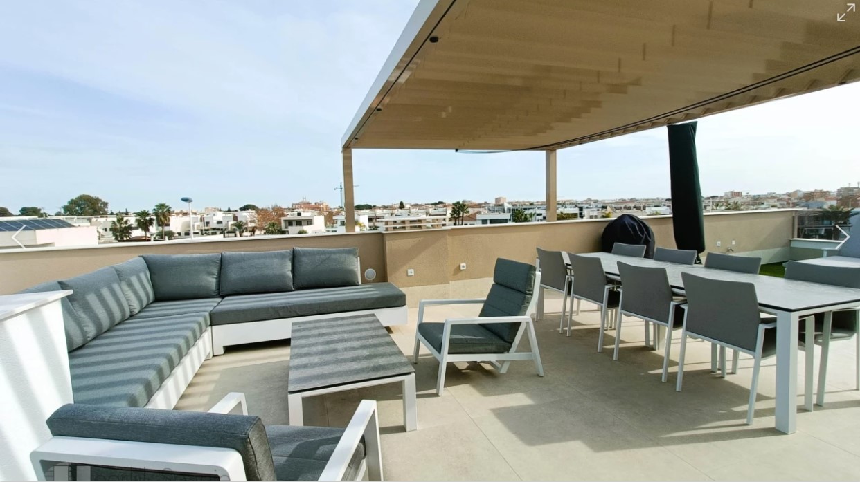 SPEKTAKULÆR PENTHOUSE I PLAYA LA LLANA MED PRIVAT TAKTERRASSE 1 KM FRA SJØEN I SAN PEDRO DEL PINATAR