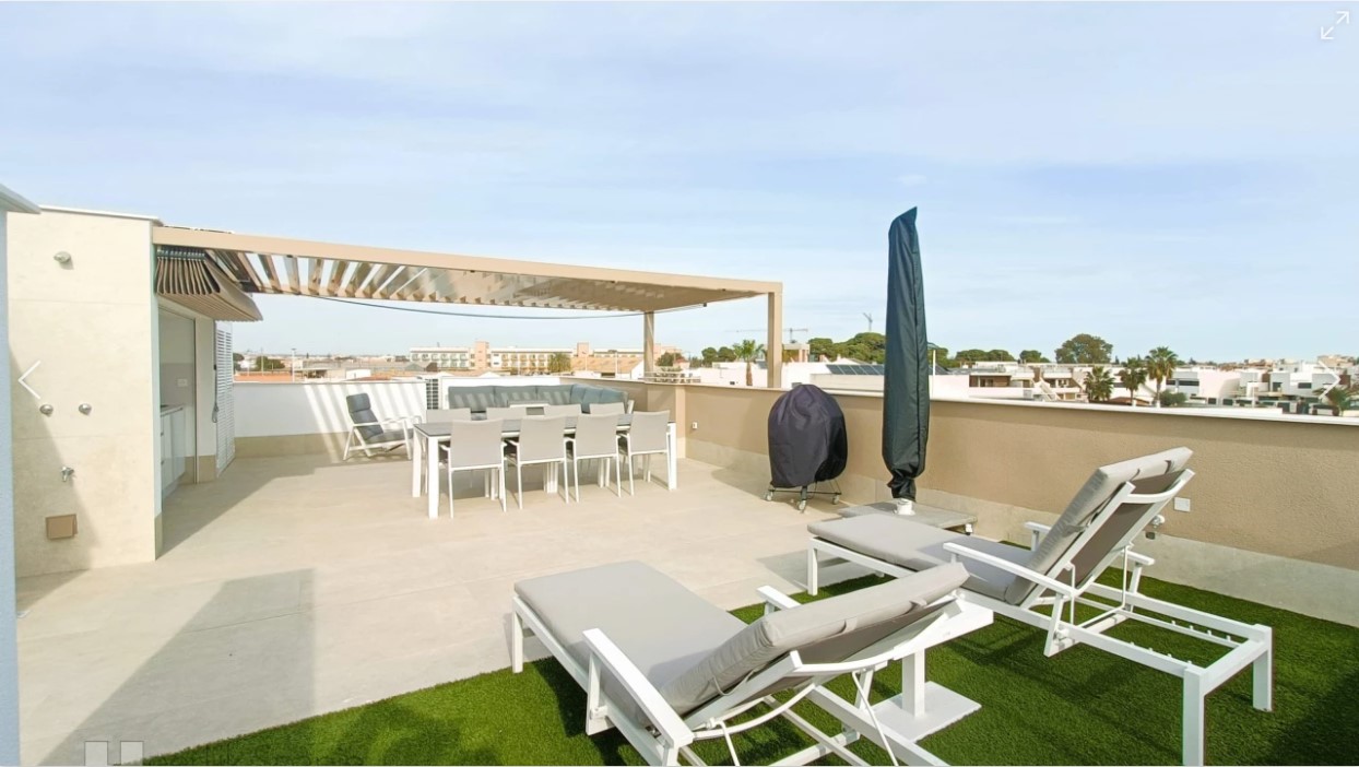 SPEKTAKULÆR PENTHOUSE I PLAYA LA LLANA MED PRIVAT TAKTERRASSE 1 KM FRA SJØEN I SAN PEDRO DEL PINATAR