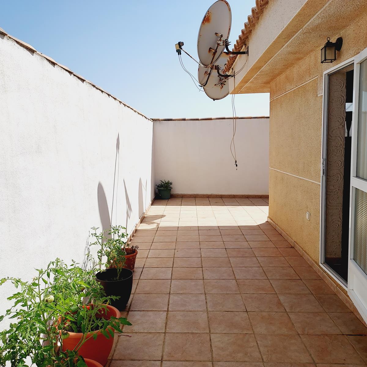 SPECTACULAR VILLA WITH VIEWS OF THE SALT FLATS AND MOUNTAINS IN TORREVIEJA, WITH PRIVATE GARDEN AND LARGE SEMI-BASEMENT