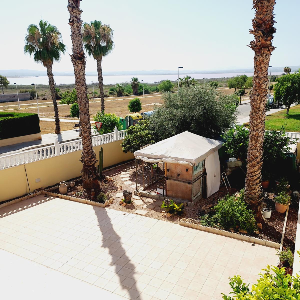 SPECTACULAR VILLA WITH VIEWS OF THE SALT FLATS AND MOUNTAINS IN TORREVIEJA, WITH PRIVATE GARDEN AND LARGE SEMI-BASEMENT