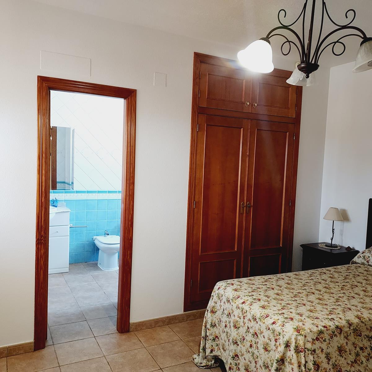 SPETTACOLARE VILLA CON VISTA SULLE SALINE E SULLE MONTAGNE DI TORREVIEJA, CON GIARDINO PRIVATO E AMPIO SEMINTERRATO