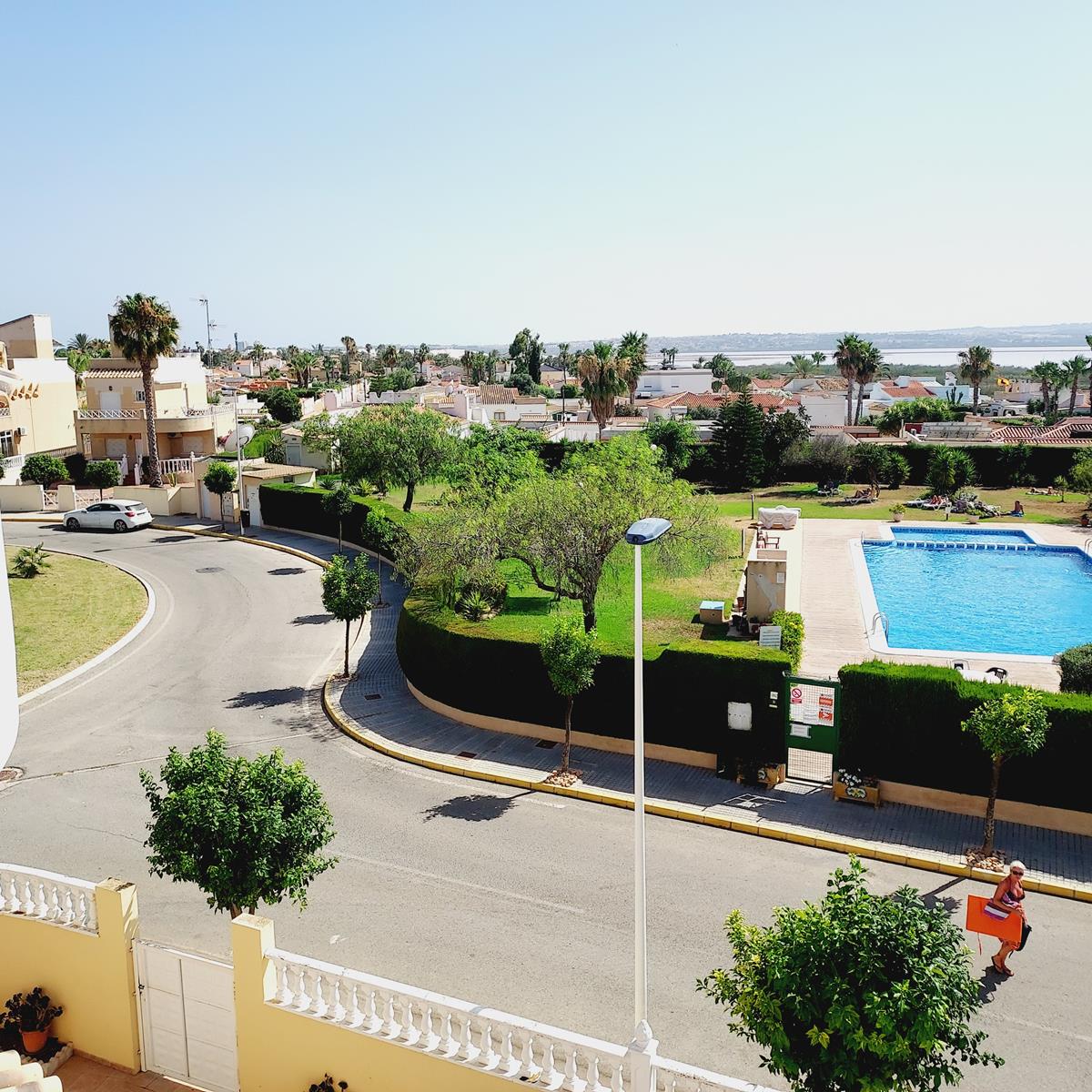 SPECTACULAR VILLA WITH VIEWS OF THE SALT FLATS AND MOUNTAINS IN TORREVIEJA, WITH PRIVATE GARDEN AND LARGE SEMI-BASEMENT