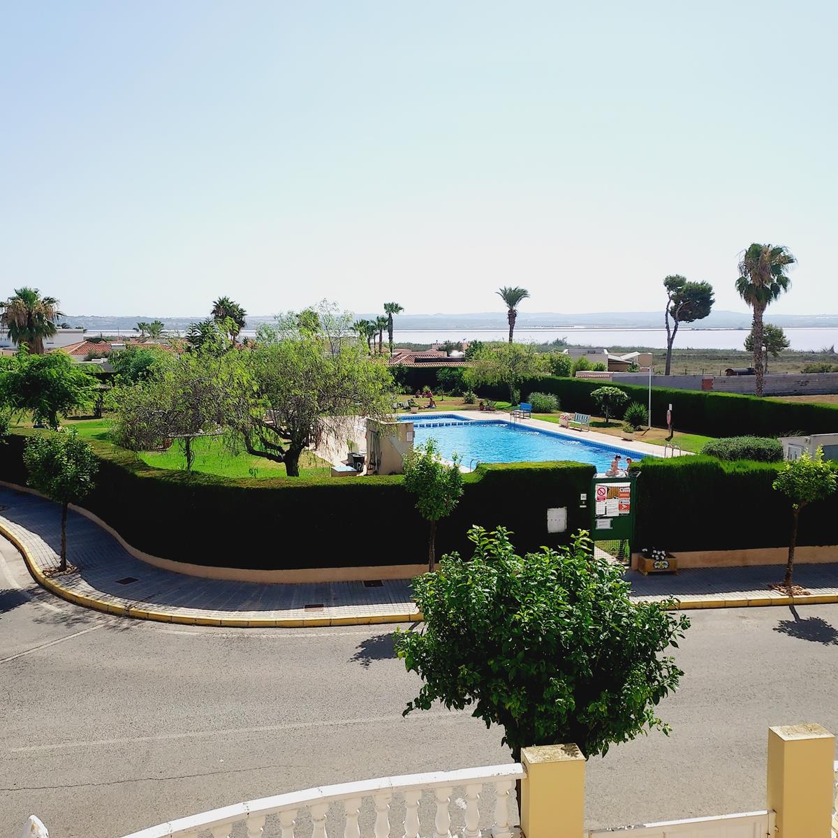 SPEKTAKULÄRE VILLA MIT BLICK AUF DIE SALINEN UND BERGE IN TORREVIEJA, MIT PRIVATEM GARTEN UND GROSSEM HALBKELLER