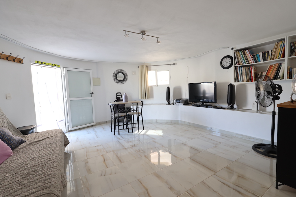 DETACHED VILLA IN CIUDAD QUESADA WITH PRIVATE POOL, BARBECUE AREA AND PLOT OF 300M²