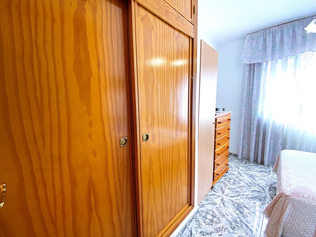 CENTRAAL GELEGEN APPARTEMENT IN TORREVIEJA OP 650 METER VAN PLAYA DEL CURA, KLAAR OM IN TE TREKKEN