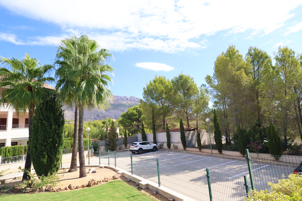 APPARTAMENTO IN RESIDENCIAL ALTEA NATURA 2 CON VISTA, ARREDATO E CON PISCINA