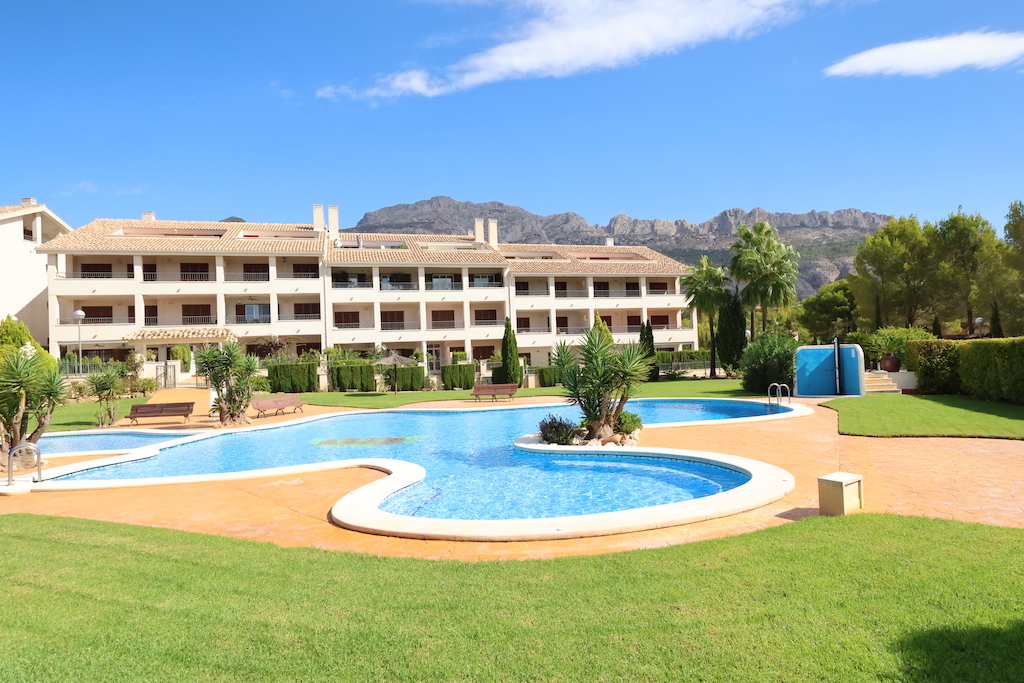 WOHNUNG IN RESIDENCIAL ALTEA NATURA 2 MIT AUSSICHT, MÖBLIERT UND MIT POOL