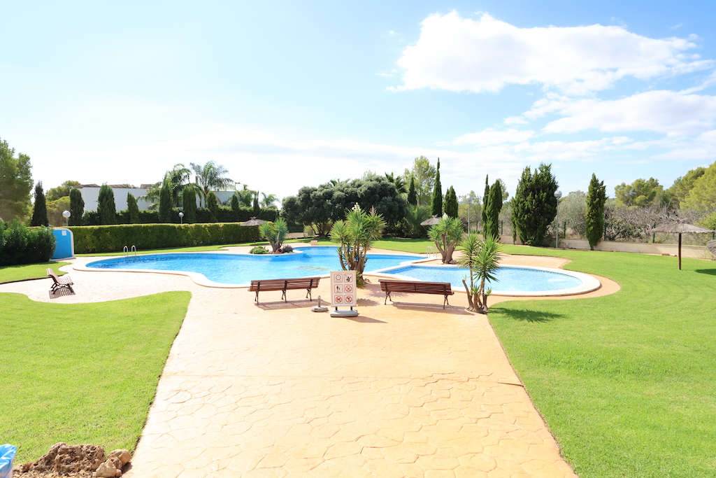 APPARTEMENT DANS RESIDENCIAL ALTEA NATURA 2 AVEC VUE, MEUBLÉ ET AVEC PISCINE