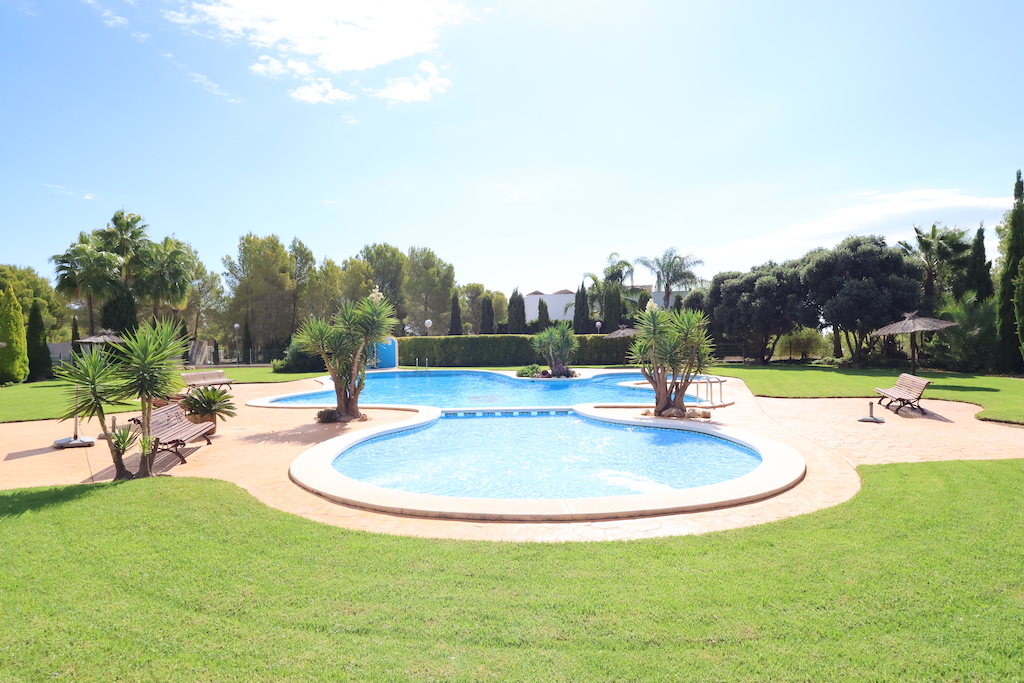 WOHNUNG IN RESIDENCIAL ALTEA NATURA 2 MIT AUSSICHT, MÖBLIERT UND MIT POOL