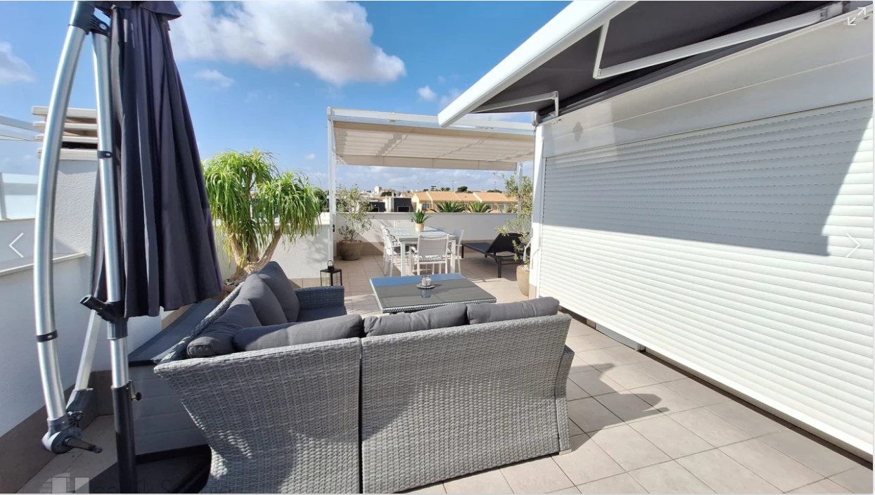 MODERN SEMI-DETACHED VILLA WITH SOUTH ORIENTATION AND PRIVATE POOL 2300 METERS FROM THE SEA