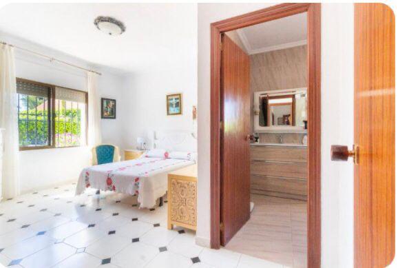 EKSKLUSIV VILLA MED PRIVAT BASSENG 3 MINUTTER FRA STRANDEN I CABO ROIG