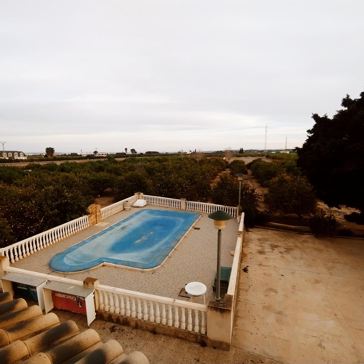 EXCLUSIVA VILLA MEDITERRÁNEA REFORMADA CON PISCINA PRIVADA Y AMPLIA PARCELA EN LA VEGA BAJA