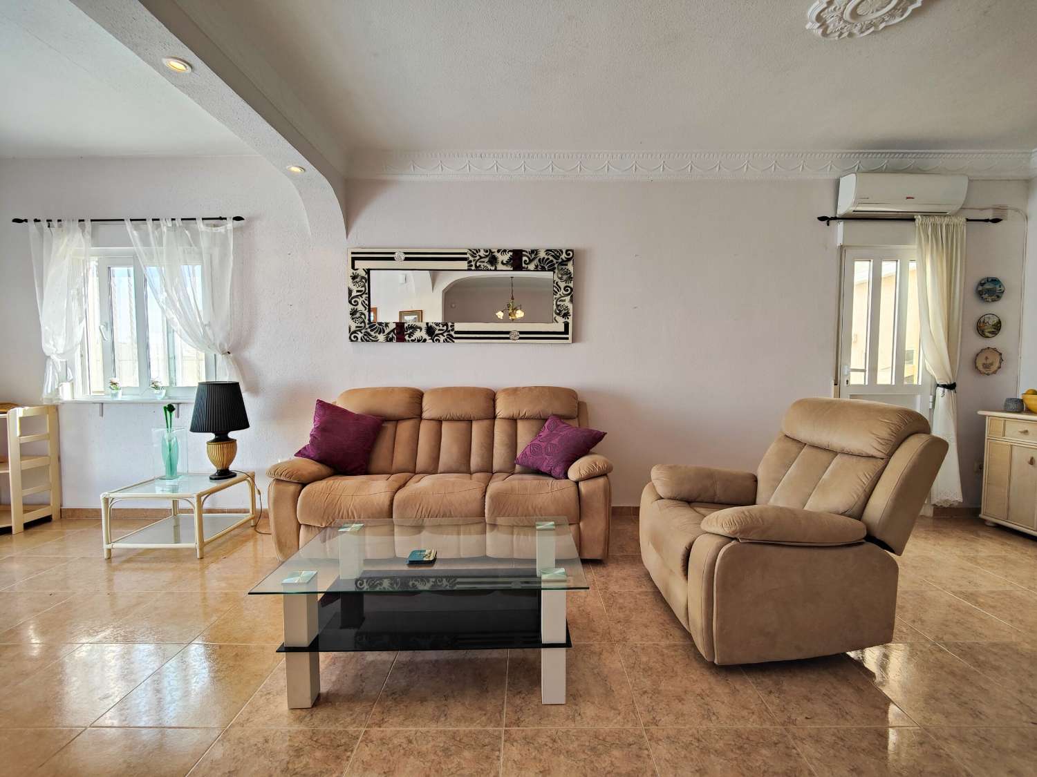 SPECTACULAR VILLA WITH PRIVATE POOL AND INDEPENDENT APARTMENT STEPS FROM THE SEA IN TORREVIEJA