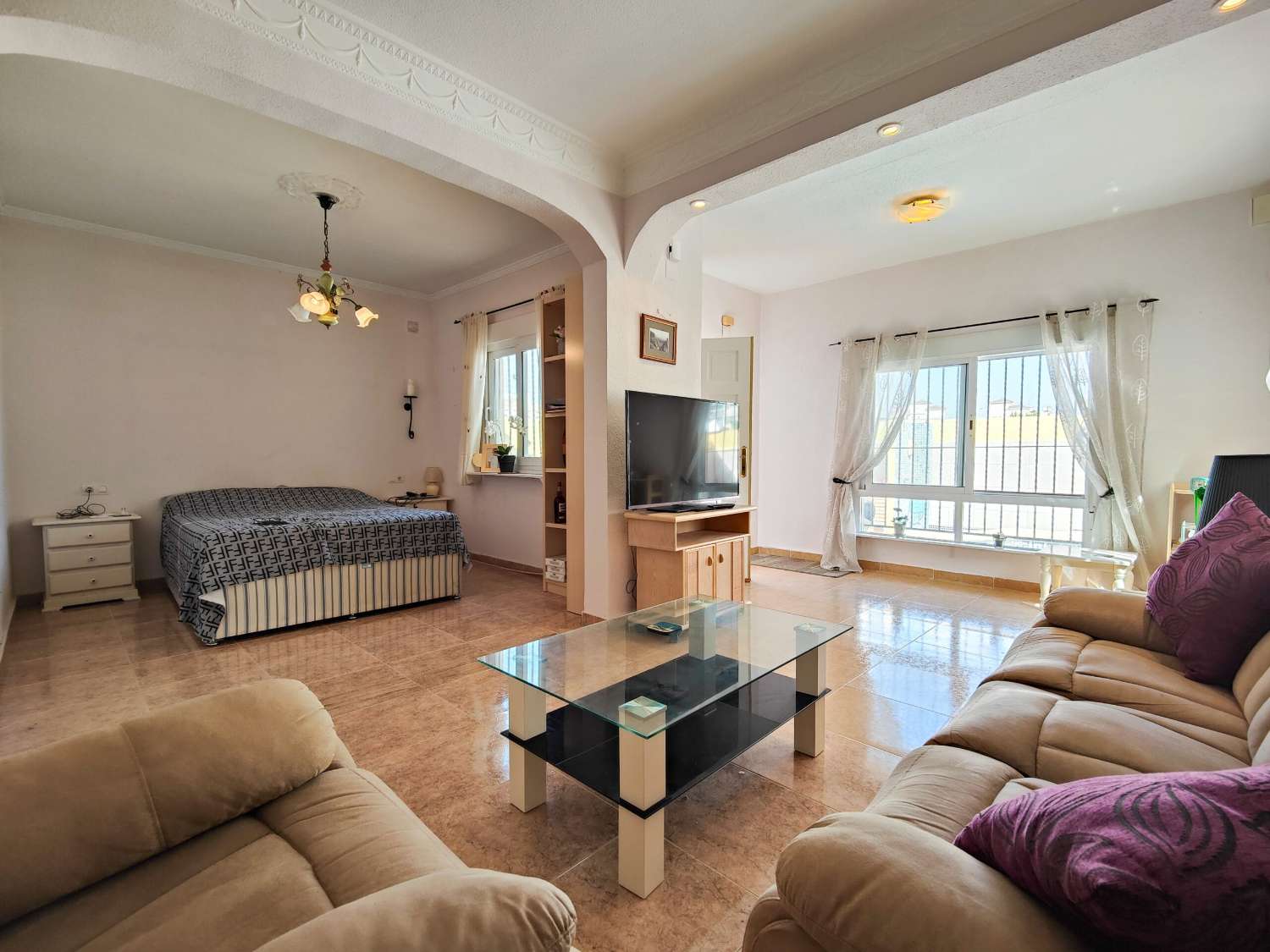 SPECTACULAR VILLA WITH PRIVATE POOL AND INDEPENDENT APARTMENT STEPS FROM THE SEA IN TORREVIEJA