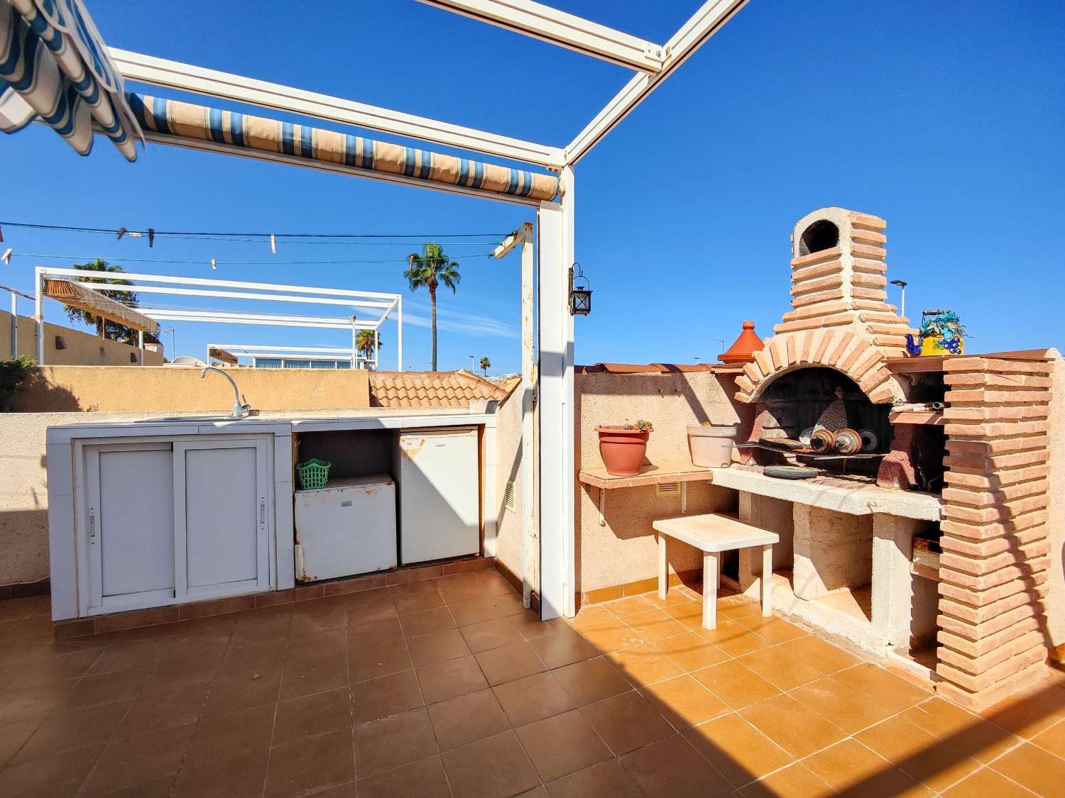 ESPECTACULAR VILLA CON PISCINA PRIVADA Y APARTAMENTO INDEPENDIENTE A PASOS DEL MAR EN TORREVIEJA