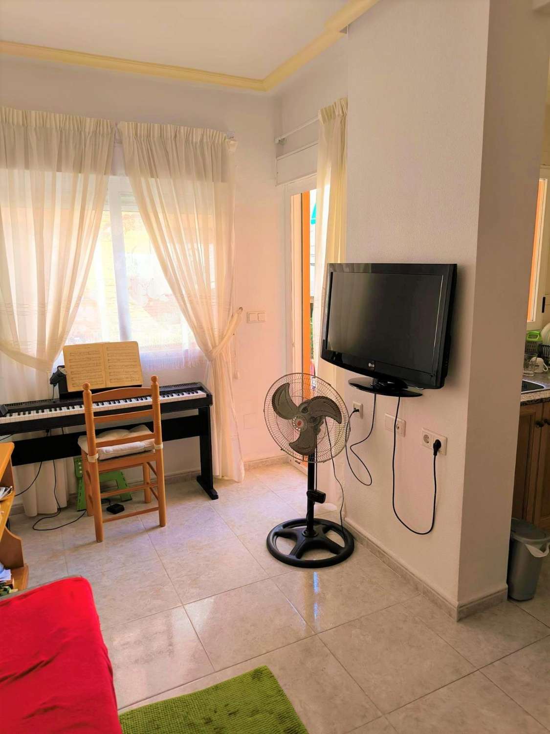 BRIGHT 1 BEDROOM APARTMENT 200 METERS FROM LOS LOCOS BEACH IN TORREVIEJA